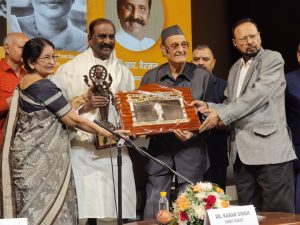 ஞானபீட விருது பெற்றார் கவிஞர் வைரமுத்து